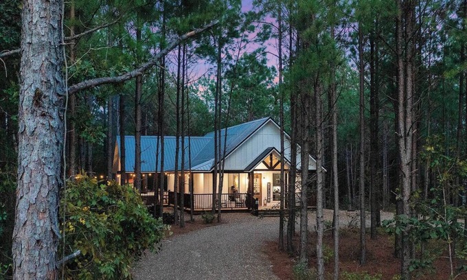 Broken Bow Cabin | Amazing Location on Acre Lot!- A Perfect Landing
