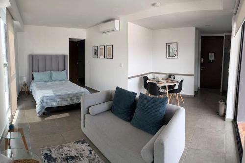 Leon Apartment | Amazing Loft Plaza Mayor Zone AC Wifi CoWorking