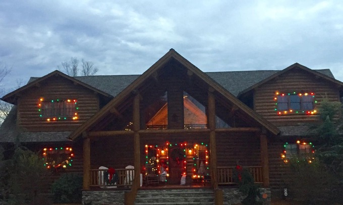 Mammoth Cave House | Amazing luxury lodge experience. Hiking and Horseback riding Heaven