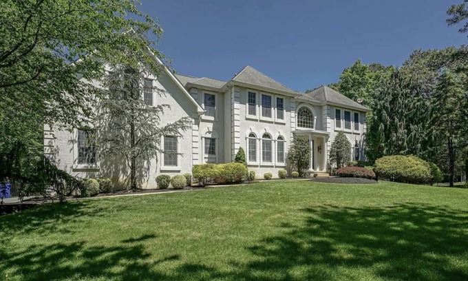 Medford House | ⭐️ Amazing Mansion Retreat Available for You⭐️