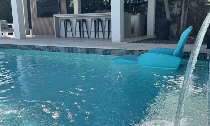 Miami Springs House | Amazing Miami Home Pool & BBQ