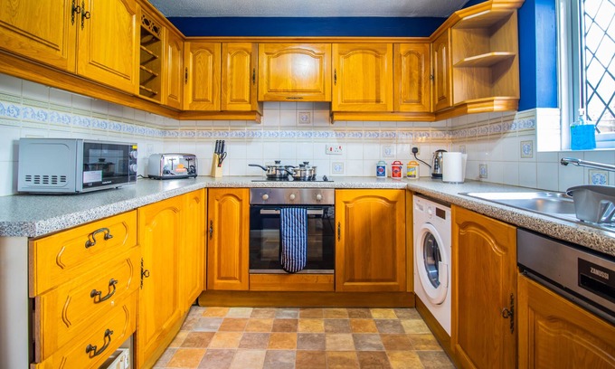 Stoke Gifford House | Amazing Modern 3 Bedroom w Parking and WiFi
