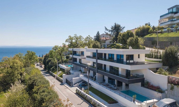 Icici Villa | Amazing modern 5-star villa with heated pool and jacuzzi just above Icici Marina