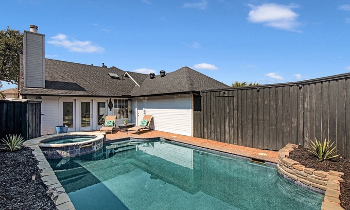 Far North Dallas House | Amazing Modern N Dallas Retreat, Superb location, Pet friendly, Salt water pool