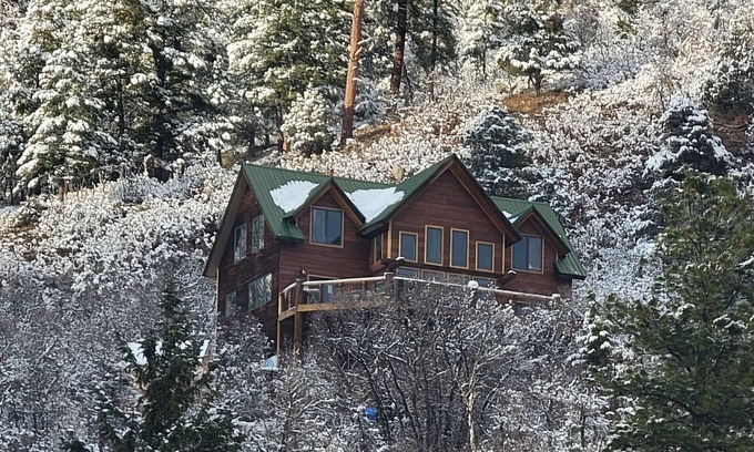 Carbondale House | Amazing Mountain Getaway