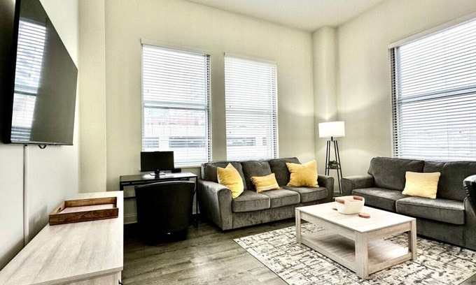 Mile Square Apartment | Amazing New City View Mins To Gainbridge and Conv Center