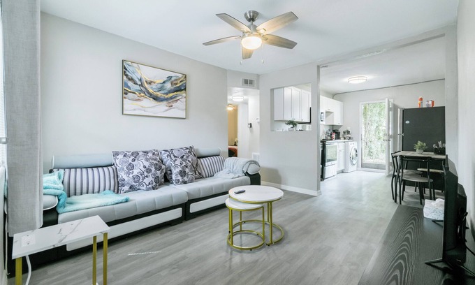 Riverview House | Amazing “NEW” Cottage. Minutes To Airport & Downtown