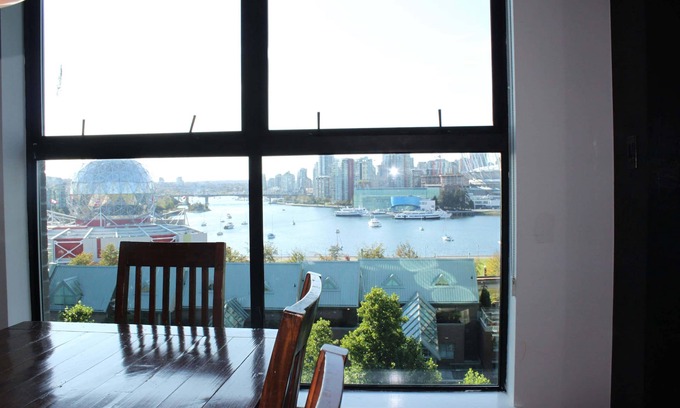 Central Condo | Amazing Ocean and Mountain views 3 bedroom.