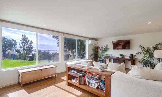 Bay Park House | Amazing ocean & bay views, summer fireworks, A/C