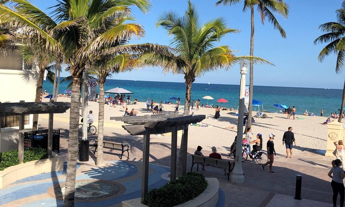 Hollywood Condo | Amazing Ocean Front 2-bdrm Apartment, right on the Hollywood Broadwalk!