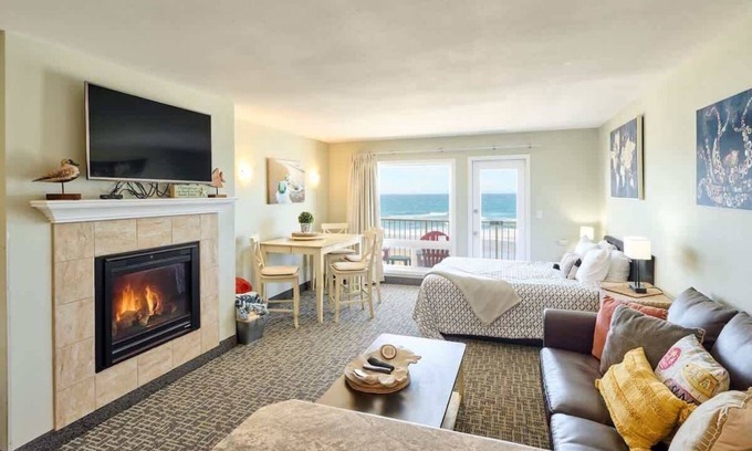 Logsden Condo | Amazing ocean views, fireplace, kitchen, sleeps 6!