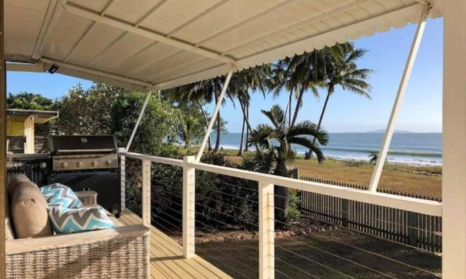 Saunders Beach House | Amazing Oceanfront retreat at Saunders Beach