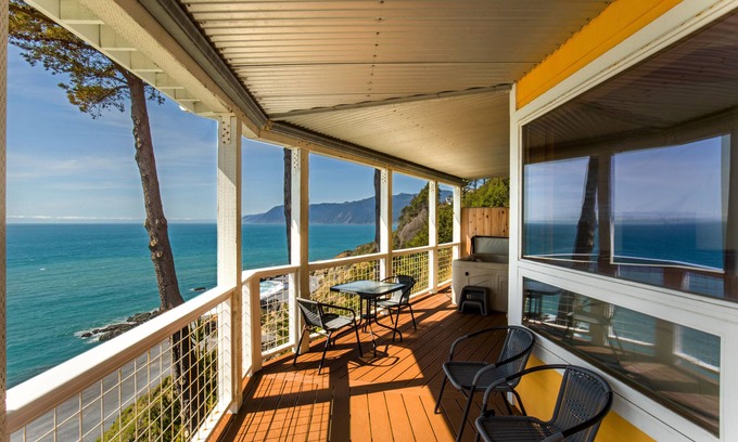 Shelter Cove Condo | Amazing Oceanview! by OceanviewHotTubs Tesla Charging Oceanfront! Shelter Cove