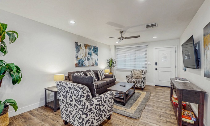 Arts District Condo | Amazing Old Town location above Grimaldi's Pizzeria - very walkable