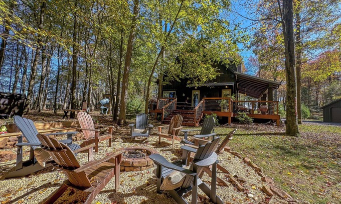 North Glade Hills House | Amazing Outdoor Space with Amenities Galore! Hot Tub, Fire Pit, and More!