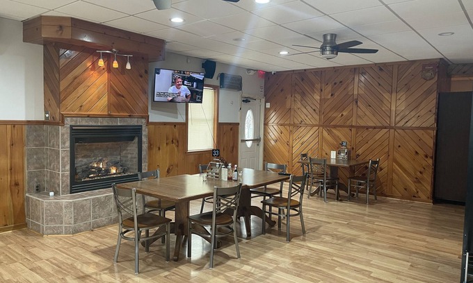 Greeley Bed & Breakfast | Amazing Property in the Woods and 20 Acre Land with Fully Renovated Rooms!