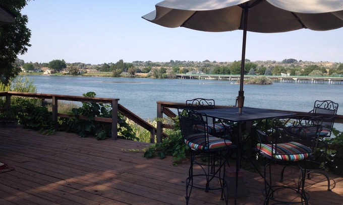 Hagerman House | Amazing relaxing get-away home on the Snake River with river view and boat dock.