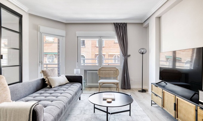 Ibiza Apartment | Amazing Retiro 3BR, in the best area of Madrid, by Blueground