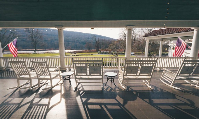 Shawnee On Delaware Hotel | Amazing Retreat in Delaware | Hiking Trails, Golf Escape & Relaxing Spa