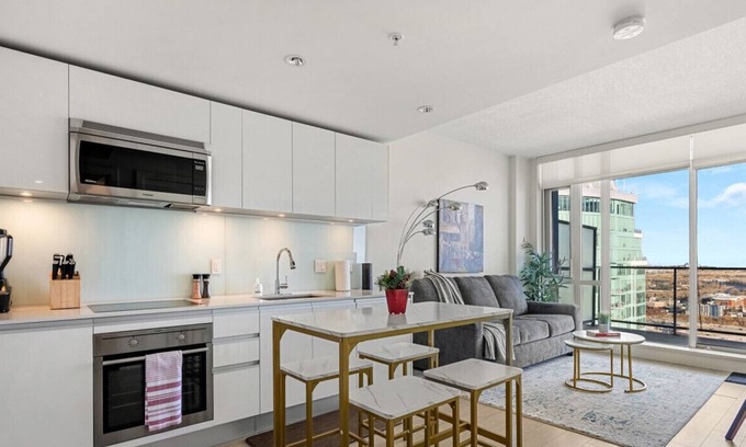 Victoria Park Condo | Amazing River View » Sleep 4 » Parking » AC » Wifi