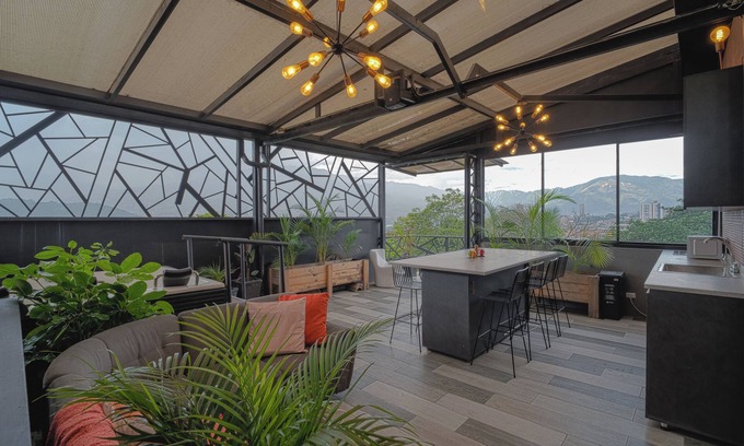 Medellin Apartment | Amazing Roofftop Apartment 3BDRM +Big Jacuzzi @Medellin's History District