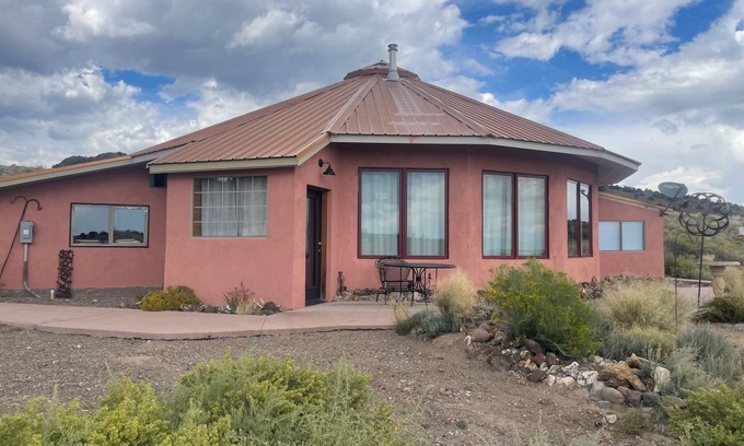 Del Norte House | Amazing round home with sweeping views.