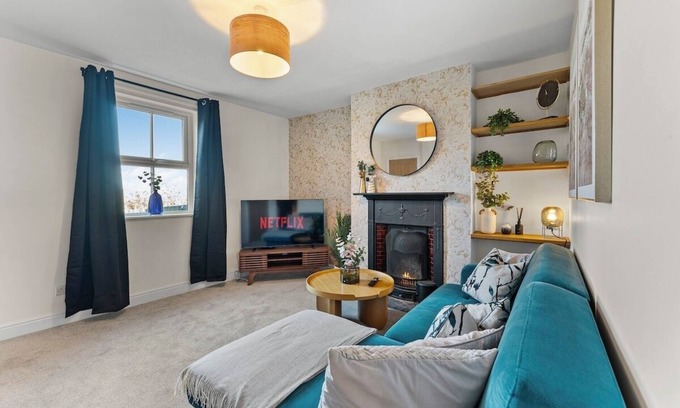 Mells House | Amazing Rural Retreat in The Cotswolds - Parking