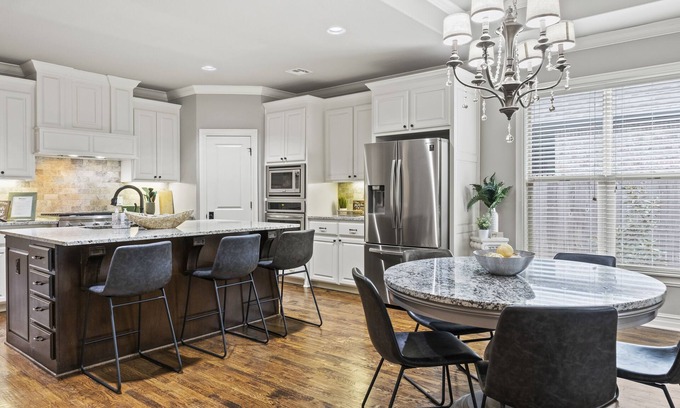 Bixby House | Amazing Safe, Private and spacious Home! Relaxing and stylish!