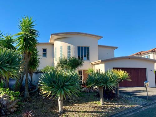 Te Atatu Peninsula House | Amazing Seaview House