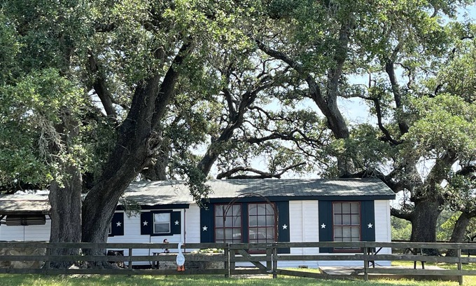 Flatonia Cottage | Amazing Secluded cottage under huge trees, on a working Ranch.