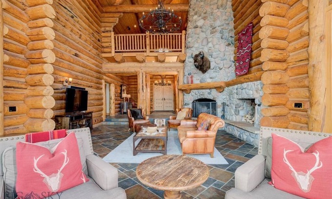 Big Sky Ski Chalet | Amazing Ski In/Out in Heart of Moonlight Basin - Big Sky
