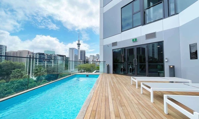 Newton Apartment | Amazing SkyTower & Park View vs Aircon, Pool & Gym