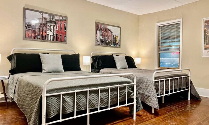 South Hills House | *Amazing* Sleeps 19 w/14 beds @ Downtown Location