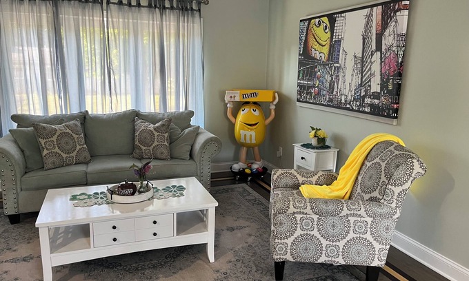 Hackettstown House | Amazing Spacious 4-bedroom house in charming Hackettstown with AC, WiFinnnn