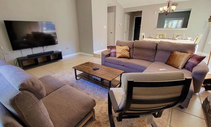 Church Street House | ⭐️⭐️ Amazing Spacious Home, Perfect ATL Location ⭐️⭐️