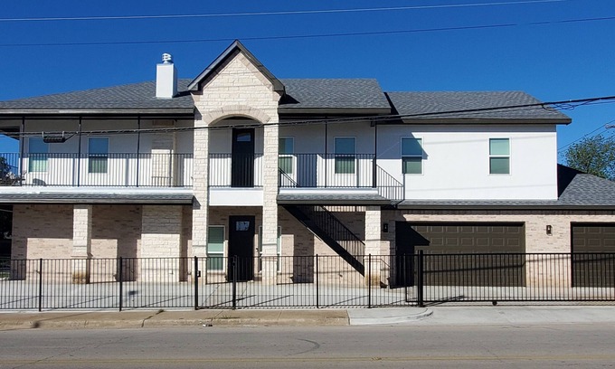 Como House | Amazing Spacious House in Ideal Location - Perfect for Large Groups!