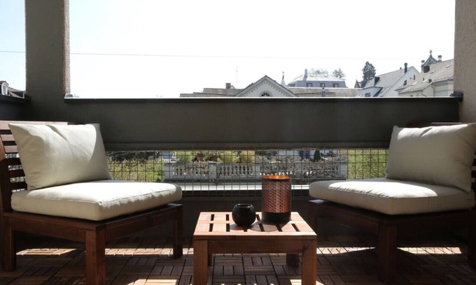 Hochschulen Apartment | Amazing studio in the city center (Art 12)