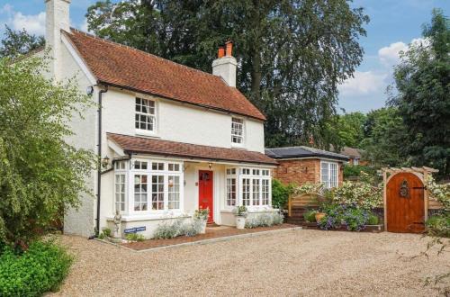 Bookham House | Amazing Summer Surrey Cottage