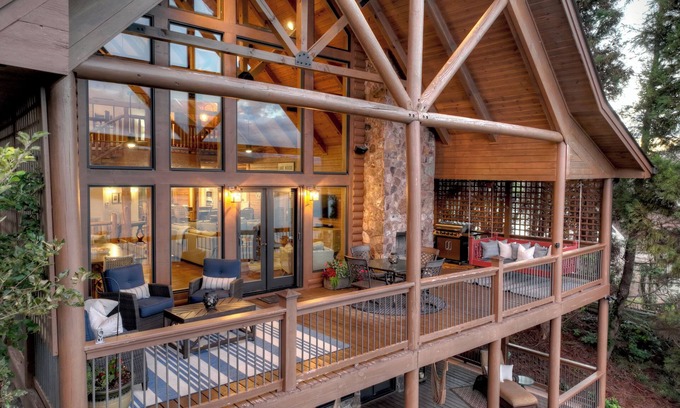 Unaka Cabin | Amazing Sweetwater Lodge - custom lakefront home with mountain views. Close to Blue Ridge!