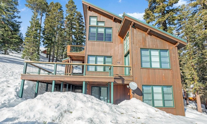 Bear Valley House | Amazing Three Story Cabin! Four Fireplaces, Private Hot Tub, Snowmobile Transportation Provided, Beautiful And Comfortable 4 Bedroom Home by Redawning