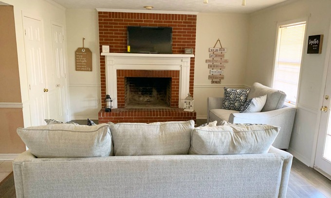 Tougaloo House | Amazing Townhouse Away From Home