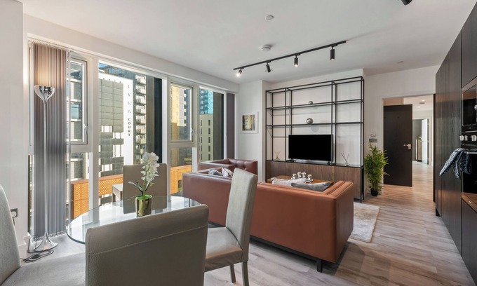 East Acton Apartment | Amazing Two Bedroom in Icon Tower in North Acton