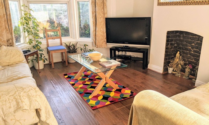 Highbury West Apartment | Amazing very spacious quiet convenient garden apartment in central London