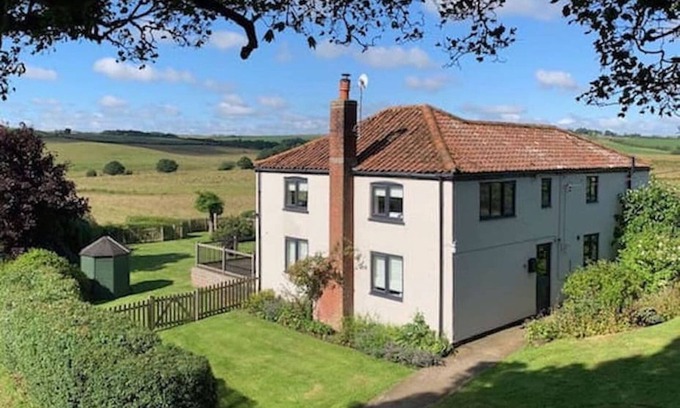 Horncastle Cottage | Amazing Views. Family friendly. Sleeps eight plus Hot Tub.
