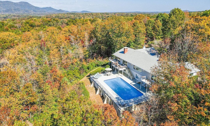 Landrum House | Amazing Views - Heated Pool - Hot Tub - Game Room - Enjoy!