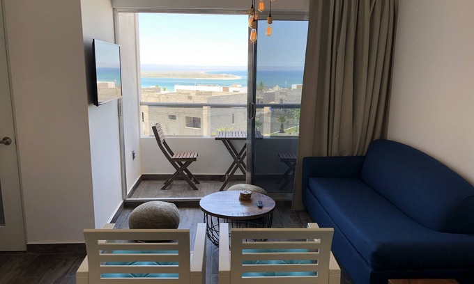 La Paz Condo | Amazing Views | Modern 1BR | Pools | Gym | Cinema | Netflix
