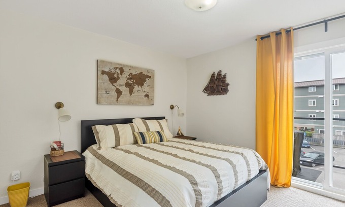 Campbell River Apartment | Amazing Views of Georgia Strait Across from Ocean