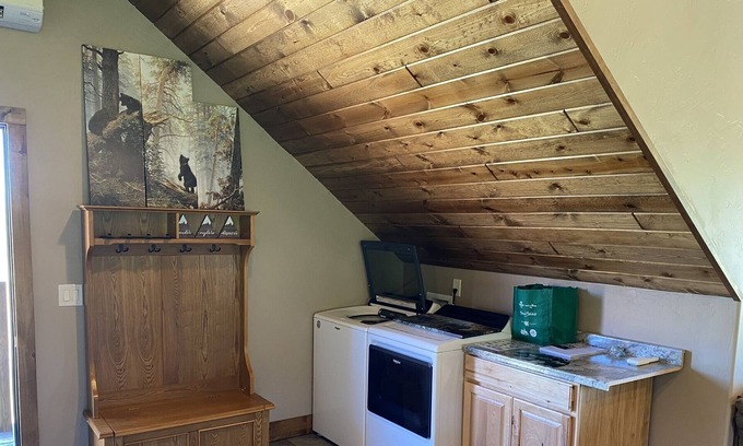 Livingston Apartment | Amazing Views & Secluded Studio Apartment