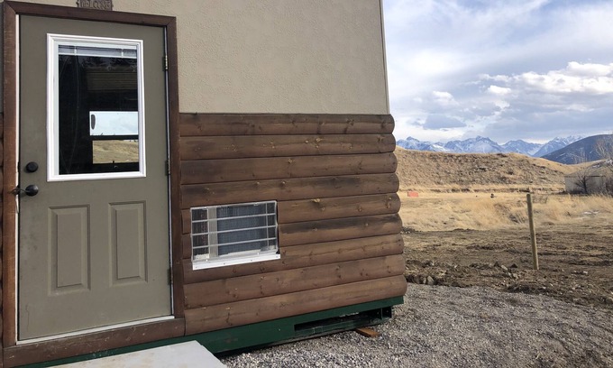 Livingston Cabin | Amazing Views! Tiny House On a Farm Minutes From Town