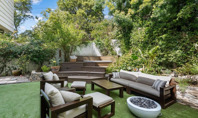Bel Air Villa | Amazing Villa Close To UCLA Jacuzzi